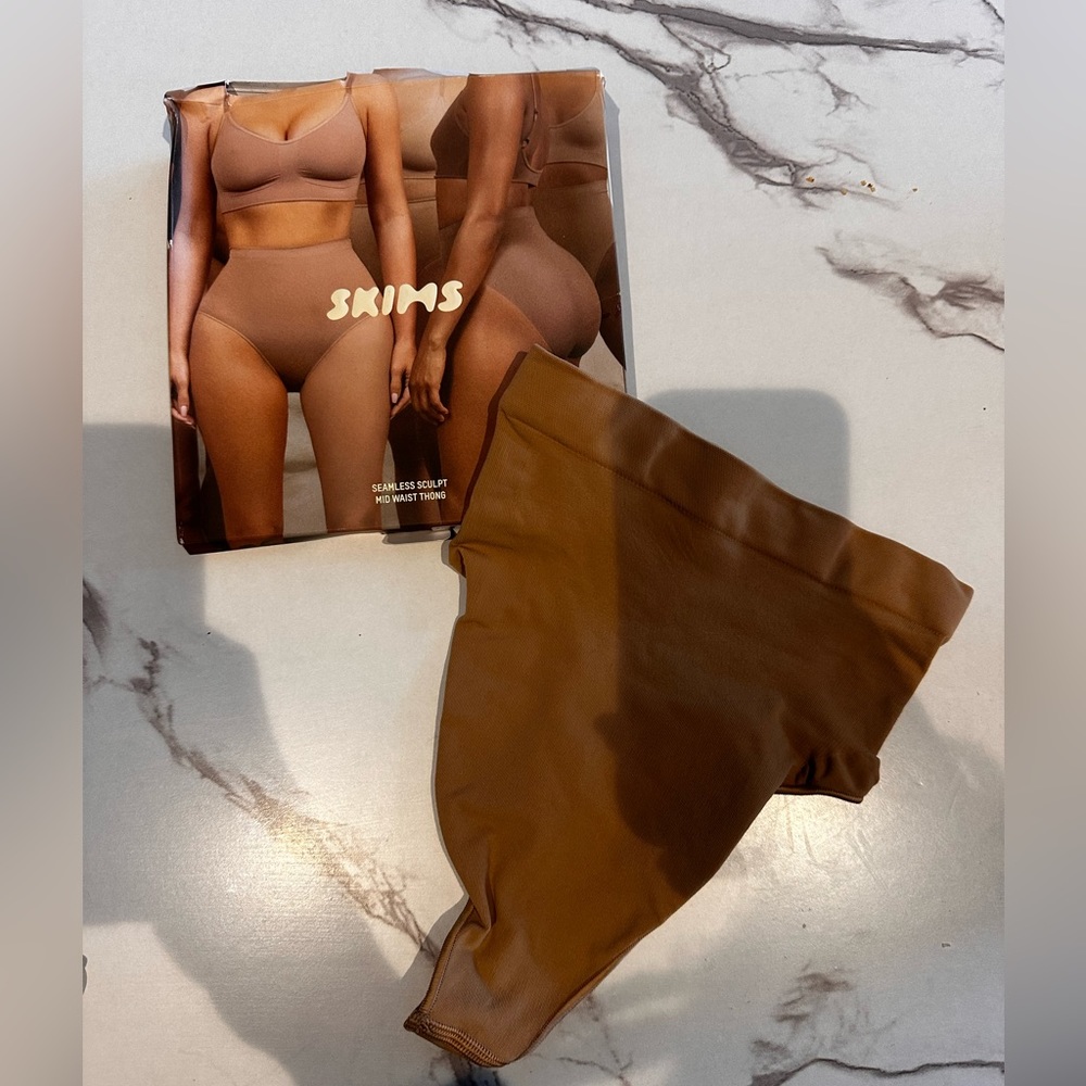 NIB Skims Midrise Corecontrol Thong Size XXS